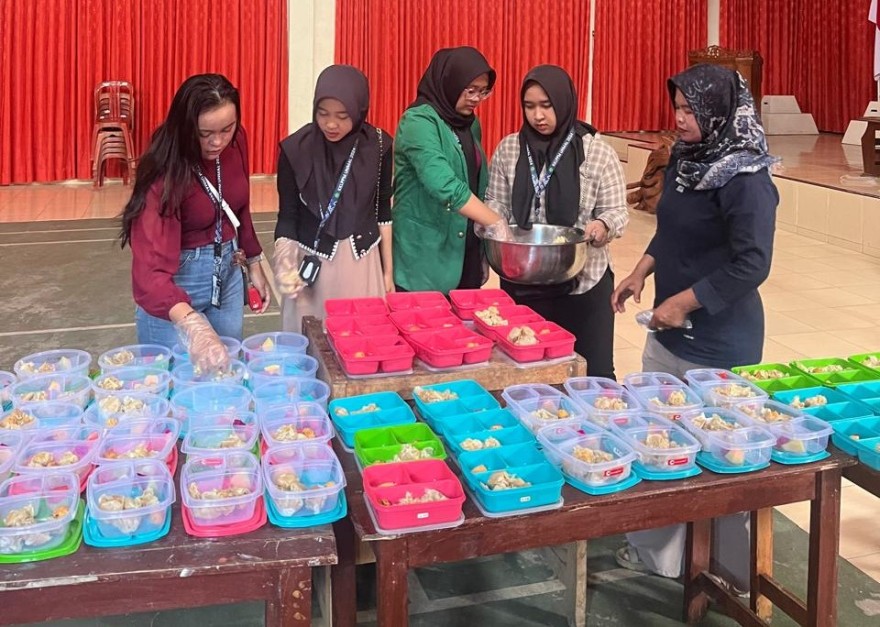 Bersama KKL-PPM UNMAL melakukan Program Pemberian Makanan Tambahan (PMT) Berbahan Pangan Lokal Yang Mudah di Olah untuk Balita dan Ibu Hamil